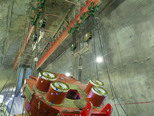 南京今明機(jī)械工程有限公司為中鐵山東李樓煤礦，定制4臺(tái)32t氣動(dòng)葫蘆用于盾構(gòu)機(jī)組裝